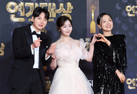 [포토]함께 하트 만들어 보이는 고건한-서혜원-이상희