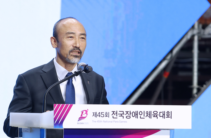5일 사직종합운동장 실내체육관에서 열린 제45회 전국장애인체육대회 폐회식에서 정진완 회장이 폐회사를 하고 있다. 사진 | 대한장애인체육회