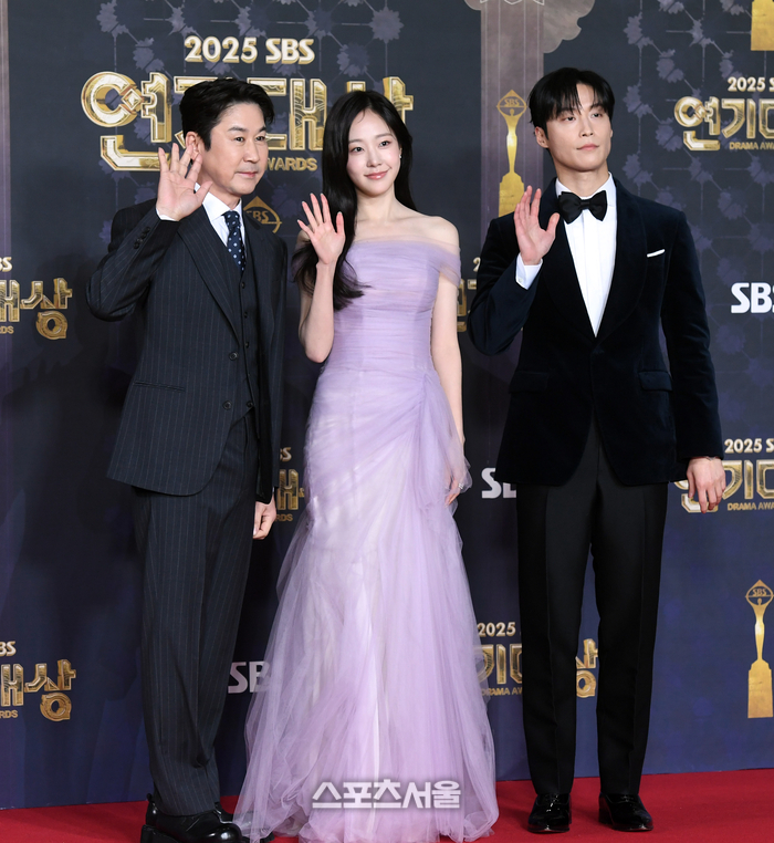 “이게 상인가, 배급인가”…신인·조연상만 16명, ‘참가상’ 전락한 SBS 연기대상 [SS초점]