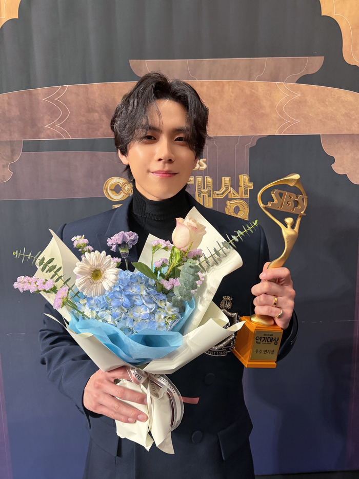 김도훈, 신인상 2년 만에 우수상…‘나완비’로 입증한 존재감(2025 SBS 연기대상)