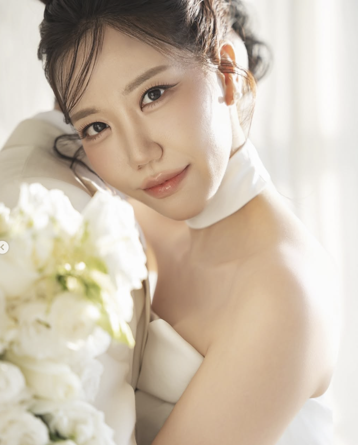 ‘미스트롯4’ 김희진, 깜짝 결혼 발표...12년 연인에서 부부로