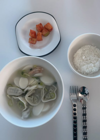 변요한♥티파니, 새해 떡국 함께? 스푼에 비친 투샷