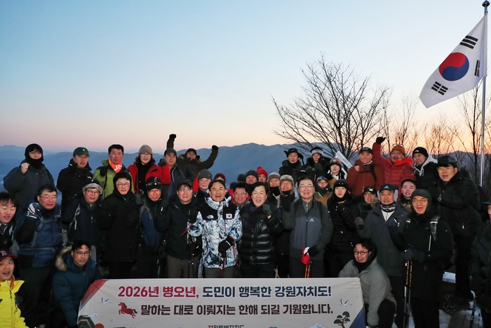 김진태 지사 “2026년 말띠 해를 맞아 도민 여러분 모두 새해 복 많이 받으세요”