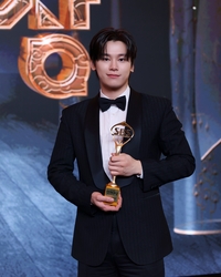 차우민, ‘2025 SBS 연기대상’ 신인 연기상 수상 ‘완벽한 마무리’