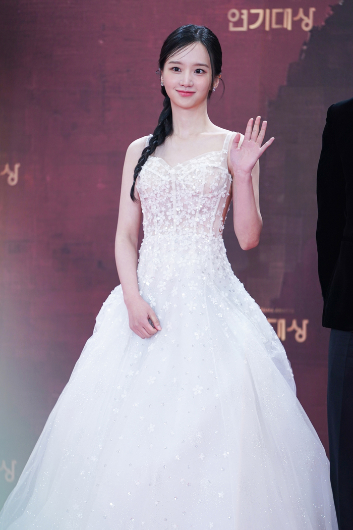 “KBS에 SBS까지”…박정연, 신인상 2개 휩쓸었다