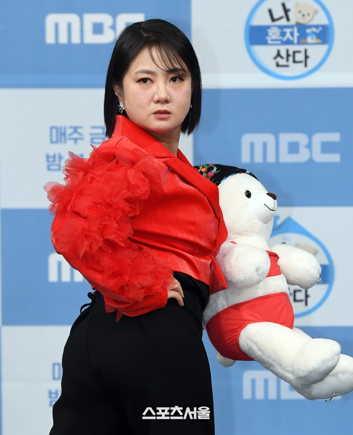 박나래, 새해 첫 날부터 터졌다.
..전 매니저 “술잔 던져 손 봉합”