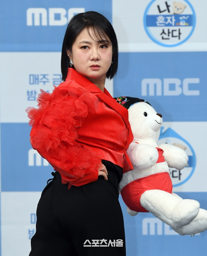 박나래, 새해 첫 날부터 터졌다...전 매니저 “술잔 던져 손 봉합”