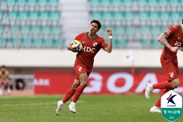 부산 아이파크에서 뛰던 공격수 페신. 제공 | 한국프로축구연맹 
