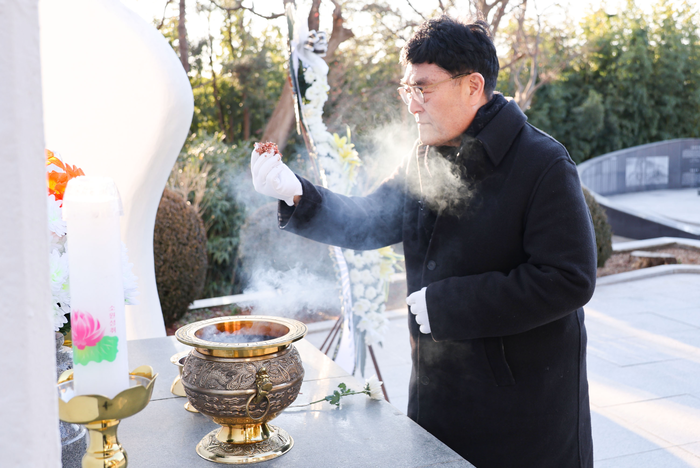 박상수 삼척시장, 2026 신년 충혼탑 참배