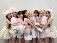 유니스, 2년 연속 ‘모모이로 가합전’ 빛냈다⋯‘mwah...’ 무대 방송 최초 공개