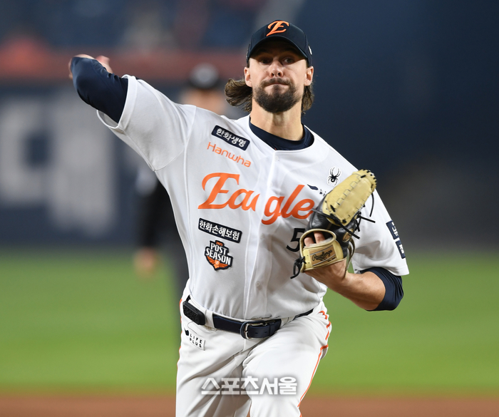한화 선발투수 와이스가 30일 대전 한화생명볼파크에서 열린 2025 KBO 한국시리즈 4차전 LG와 경기에서 역투하고 있다. 대전 | 최승섭기자 thunder@sportsseoul.com