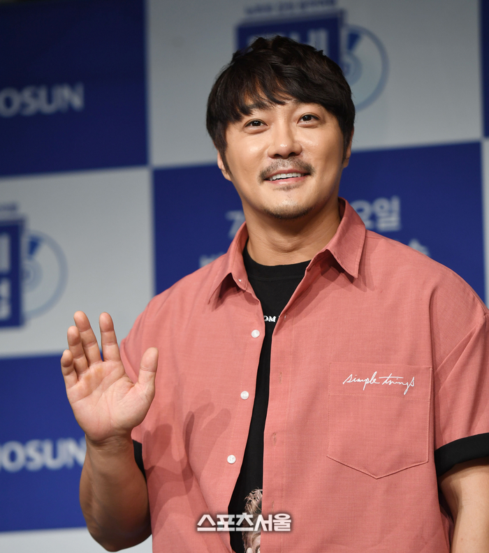 KCM, ‘비밀의 두 딸’ 이어 셋째 아들 품에 안았다