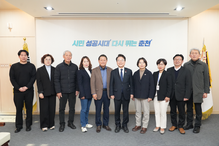 육동한 춘천시장, 봄빛아트페어 조직위원회와 간담회