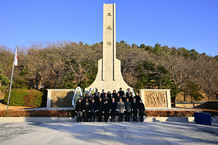 충혼탑 참배. 사진|속초시청