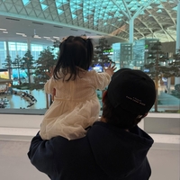 이병헌♥이민정 부부, 딸과 첫 여행서 ‘장염+탈수’ … “3일간 밤샘 간호”