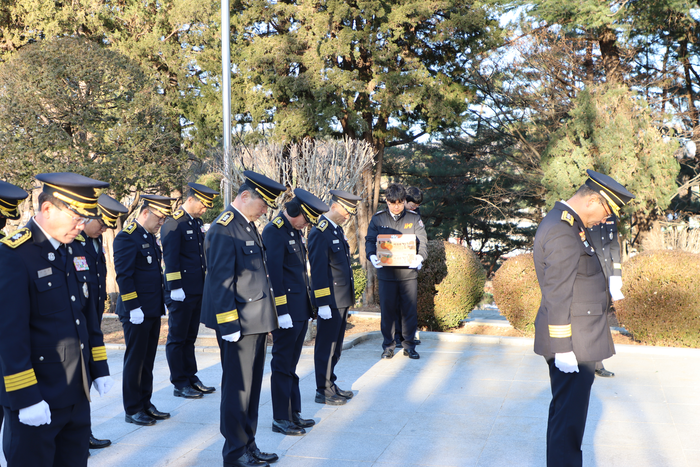 [강원소방]삼척, 새해 충혼탑 참배와 시무식으로 2026년 힘찬 출발