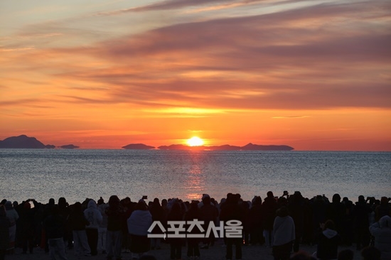 고흥군, 남열해수욕장 해맞이 ‘2026 새해 희망 물결’ 성료