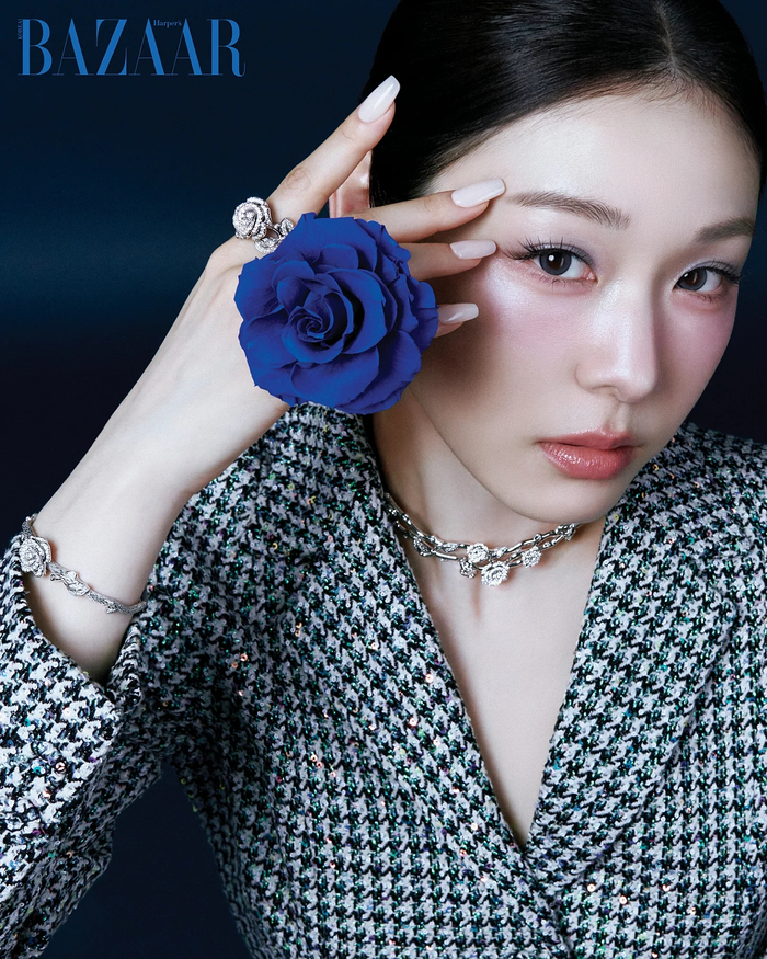 김연아, 푸른 장미처럼 고혹적인 자태... 독보적 아우라 발산