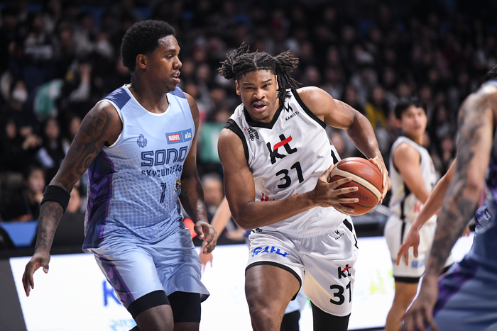 에이스 공백은 똑같은데…‘우리 힉스가 살아났어요’ KT, 소노에 76-64 승리 [SS고양in]