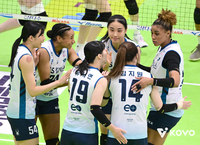 ‘실바 37득점’ GS칼텍스, 현대건설 9연승 저지하고 4위 도약