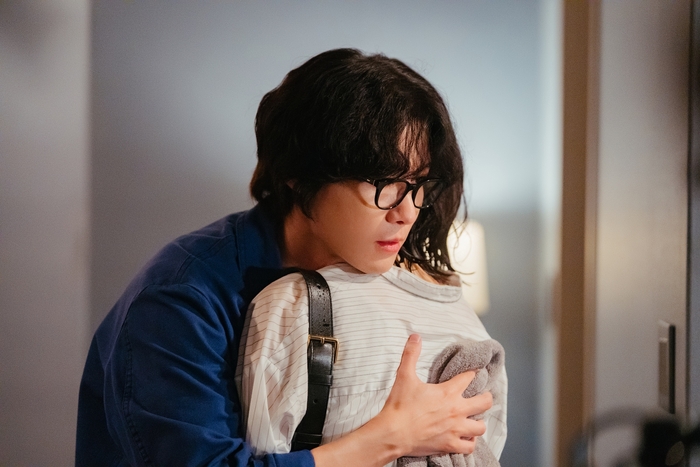 이 얼굴로 멜로 안 했으면 어쩔 뻔”…장률, ‘러브 미’서 터진 스윗 포텐