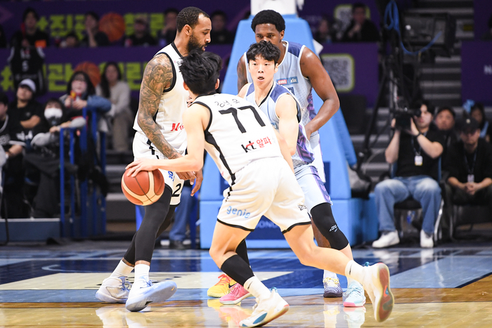 고양 소노 이재도(가운데). 사진 | KBL