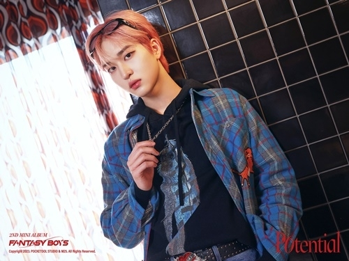 김우석 부친상 비보...소속사 “위로 부탁드린다”