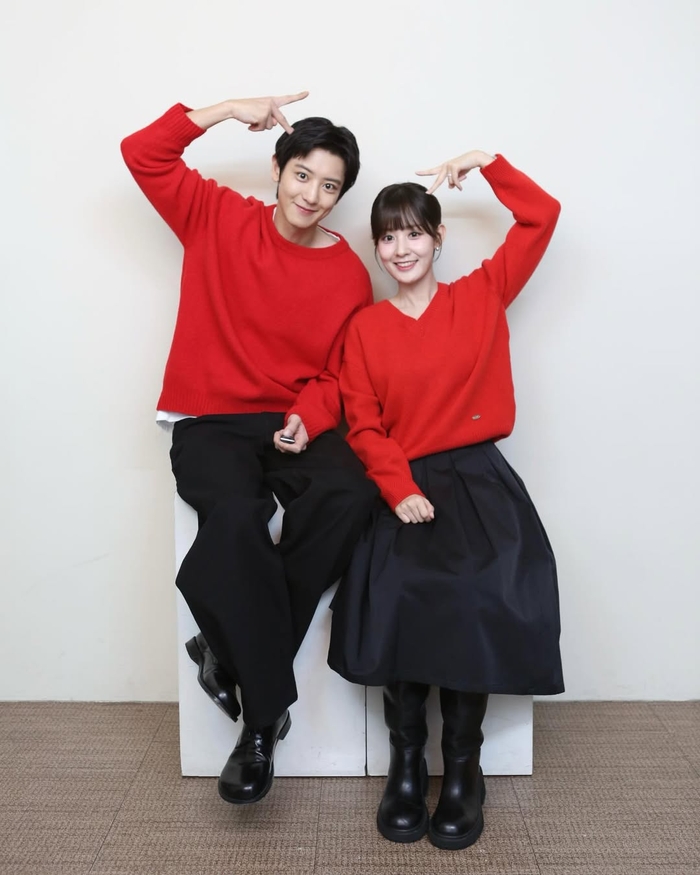 EXO 찬열 옆 미녀 누군가 했더니…“누나랑 쏙 빼닮았네” [★SNS]