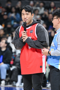 “농구 어렵네요” 女 농구 올스타전 ‘시투’ 나선 ‘롯데 캡틴’ 전준우의 소감 [SS백스톱]