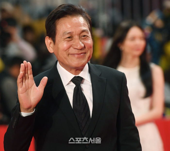 ‘국민배우’ 안성기, 혈액암 투병 끝 별세...영원한 필름 속으로