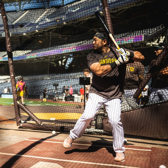 샌디에이고 최지만이 5일(한국시간) 미국 캘리포니아주 샌디에이고 펫코파크에서 열리는 LA 다저스와 경기에 앞서 타격 훈련하고 있다. 사진 | 샌디에이고 공식 SNS