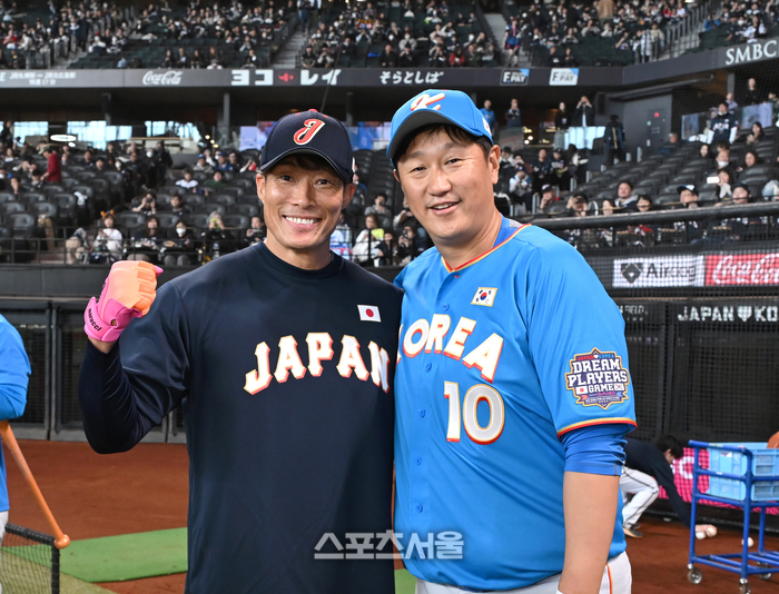 30일 일본 에스콘필드 홋카이도에서 ‘한일 드림 플레이어즈 게임’이 열렸다. 이 게임은 한국과 일본 프로야구를 대표했던 스타들이 총 출동해 양국의 우정을 이어간다. 사진 | 공동취재단