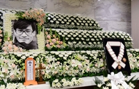 [포토] 정부, 고 안성기 배우에 금관문화훈장 추서