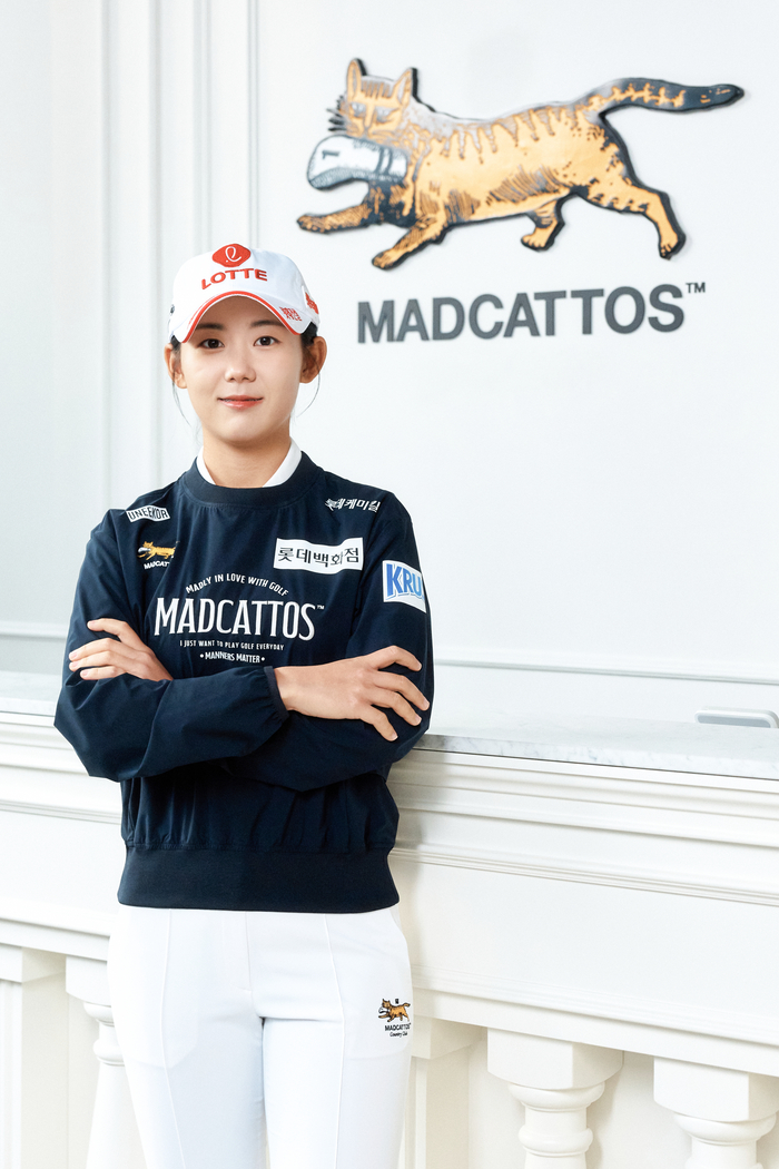 LPGA투어 데뷔 앞둔 ‘돌격대장’ 황유민, 가슴에 ‘행운의 고양이’ 새기고 MAD