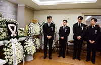 [포토] 고 안성기 빈소 지키는 정우성과 이정재