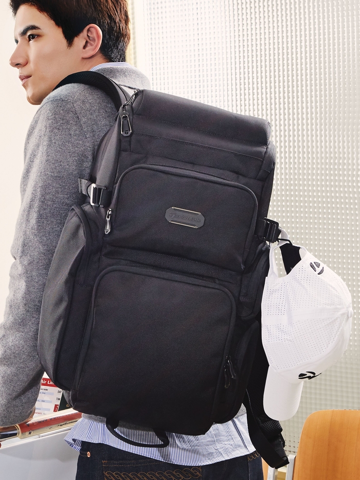 테일러메이드가 선보인 프리미엄 백팩 ‘플레이어스 백팩 트레블러’. 사진 | 테일러메이드