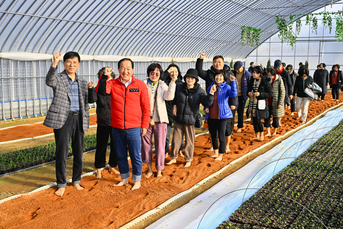 속초시, 꽃묘장 실내 맨발황톳길 밤 9시까지 운영 확대