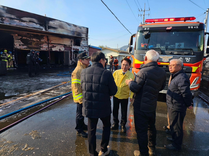 육동한 춘천시장, 양계장 화재 현장 방문
