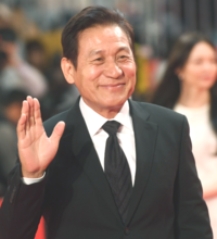 단상 아래서 내민 손…스크린밖 안성기를 기억하며 [배우근의 롤리팝]