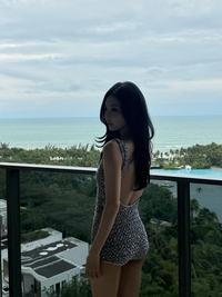 에스파 닝닝, 등 훤히 드러낸 파격 수영 자태...“더 단단해졌다”