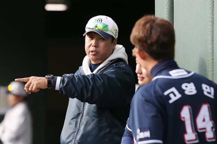 울산 웨일즈 장원진 감독 두산 시절 모습. 사진 | 두산 베어스