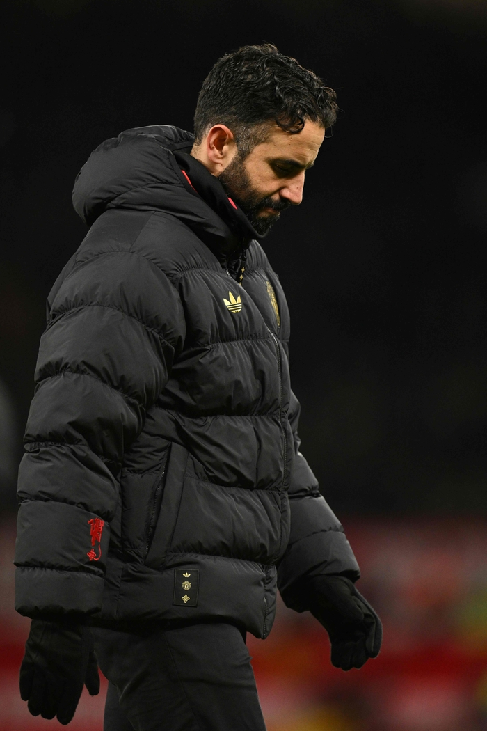 “아모링은 EPL 감독할 경쟁력 없는 사람” 리버풀 레전드 캐러거의 팩트 폭격 혹은 조롱