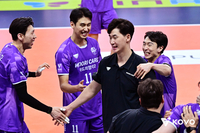 예상보다 더 빨리 빠지는 외국인 감독 ‘거품’, 공교로운 대행 전성시대…세대교체 분위기에 올라탄 V리그[정다워의 V-로그]