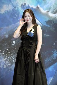 [포토]볼 하트 만들어 보이는 오마이걸 효정