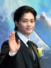 [포토]손인사 건네는 김지훈