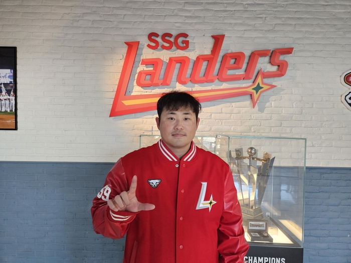 SSG, 이지영과 2년 총액 5억원 다년계약…투철한 프로의식+육성 가교 역할 [SS시선집중]