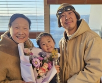 하하 딸 송이, 할머니 ‘융드옥정’과 붕어빵 외모 눈길