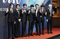 [포토]퍼스트브랜드대상 남자아이돌(라이징스타) 대상 받는 앰퍼샌드