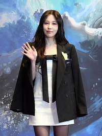 [포토]손인사 건네는 권진아