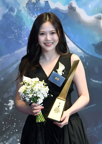 [포토]라디오 DJ 부문 브랜드대상 수상하는 효정